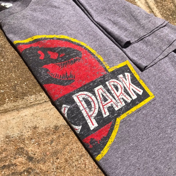 Old Navy Cropped Jurassic Park Tee -  L/G - Picture 1 of 5